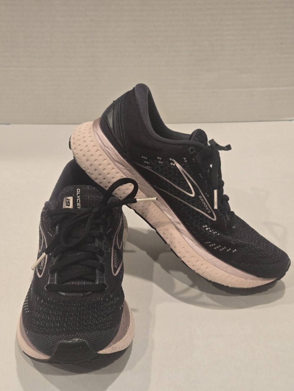 Brooks Glycerin 19 Women's Size 8, Black & Rose Pink, Athletic, Running, Walking